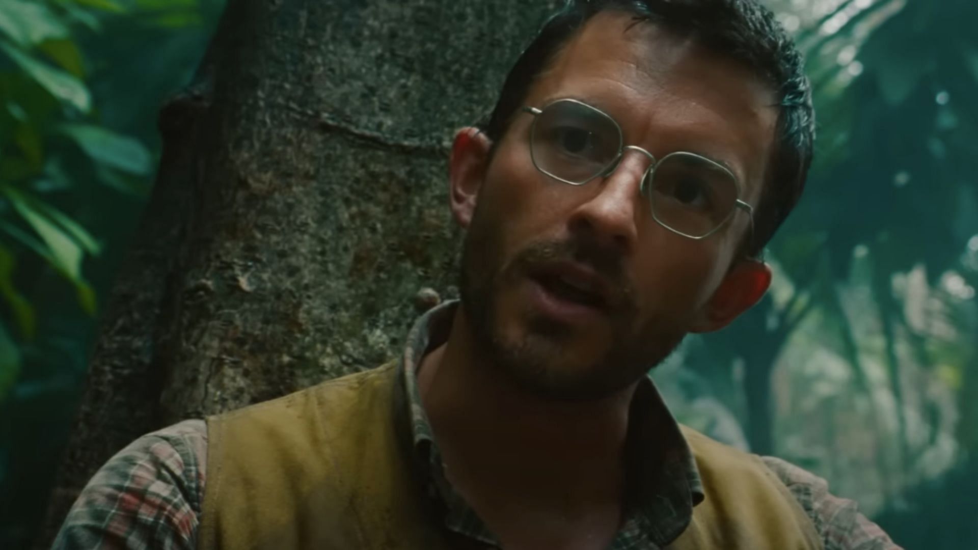 The scientist is tasked with extracting dinosaur DNA (Image via YouTube/Universal Pictures)